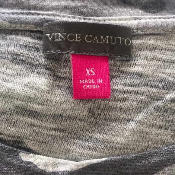 Vince Camuto camo print tee - Picture 5 of 6